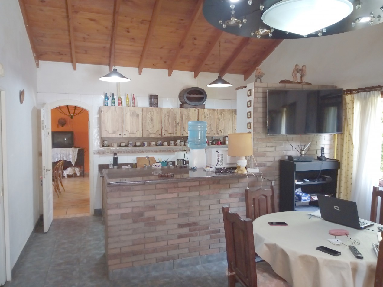 Magnifica Casa Sobre Lote Multifamiliar - 1 1/2 Cuadra de La Playa 