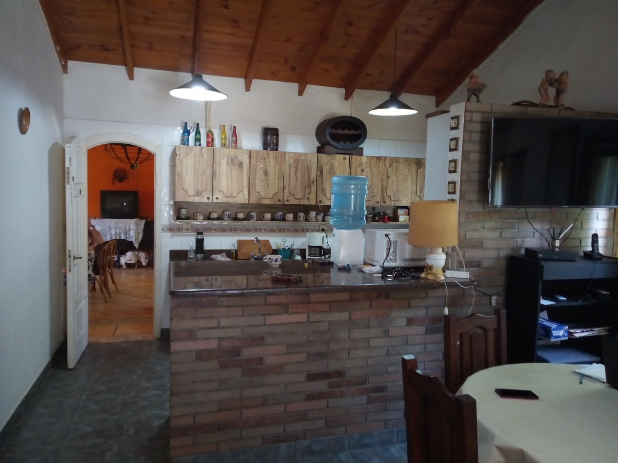 Magnifica Casa Sobre Lote Multifamiliar - 1 1/2 Cuadra de La Playa 