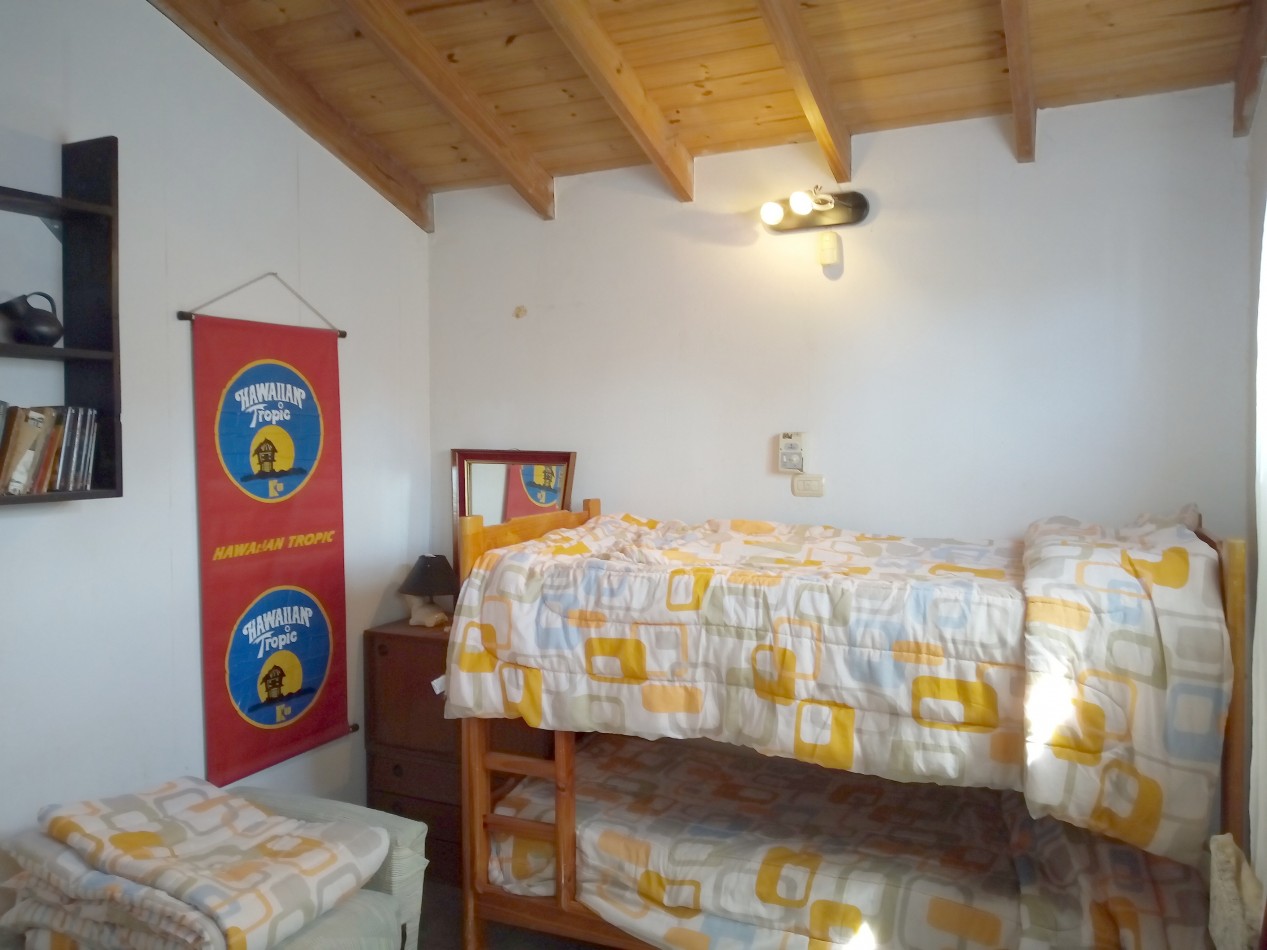 Magnifica Casa Sobre Lote Multifamiliar - 1 1/2 Cuadra de La Playa 