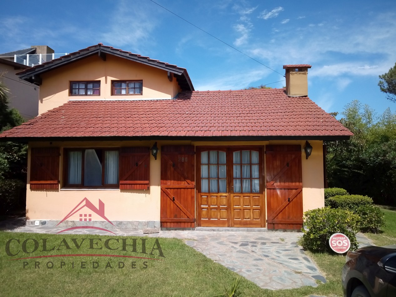 Magnifica Casa Sobre Lote Multifamiliar - 1 1/2 Cuadra de La Playa 