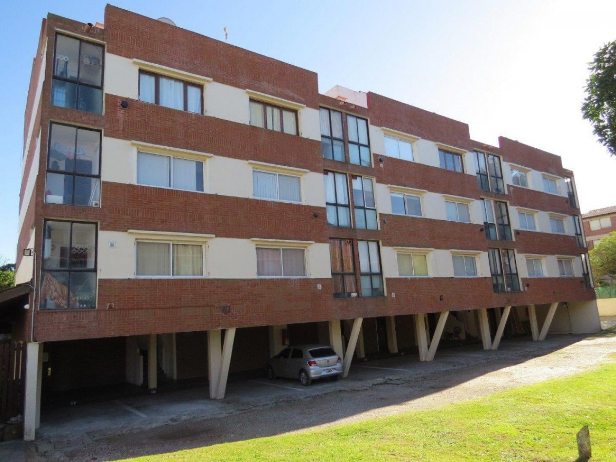 Hermoso departamento con VISTA AL MAR, 3 ambientes c/estacionamiento, Zona Muelle (GAS NATURAL)