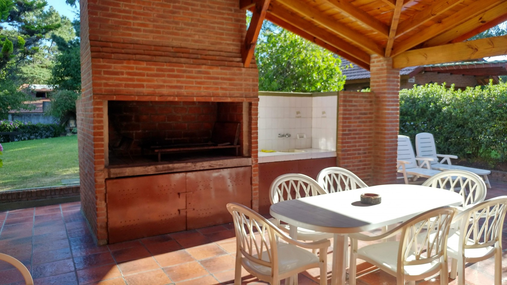 Casa en venta a 200 mts de la playa Valeria del Mar- Pinamar
