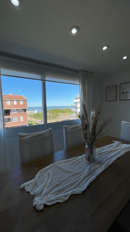 Hermoso departamento con VISTA AL MAR, 3 ambientes c/estacionamiento, Zona Muelle (GAS NATURAL)