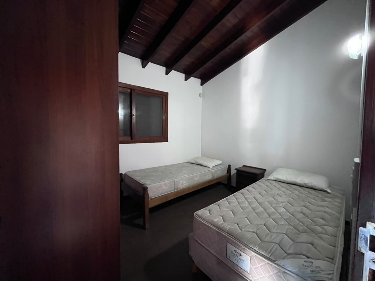 Venta de Casa 5 ambientes en Pinamar Zona B5 cerca del mar y centro comercial (cuenta c/Gas Natural )