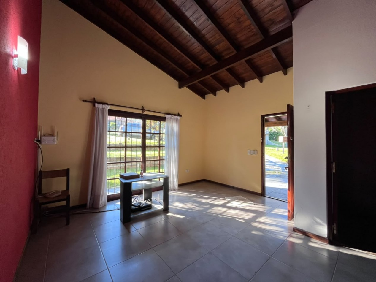 Venta de Casa 5 ambientes en Pinamar Zona B5 cerca del mar y centro comercial (cuenta c/Gas Natural )