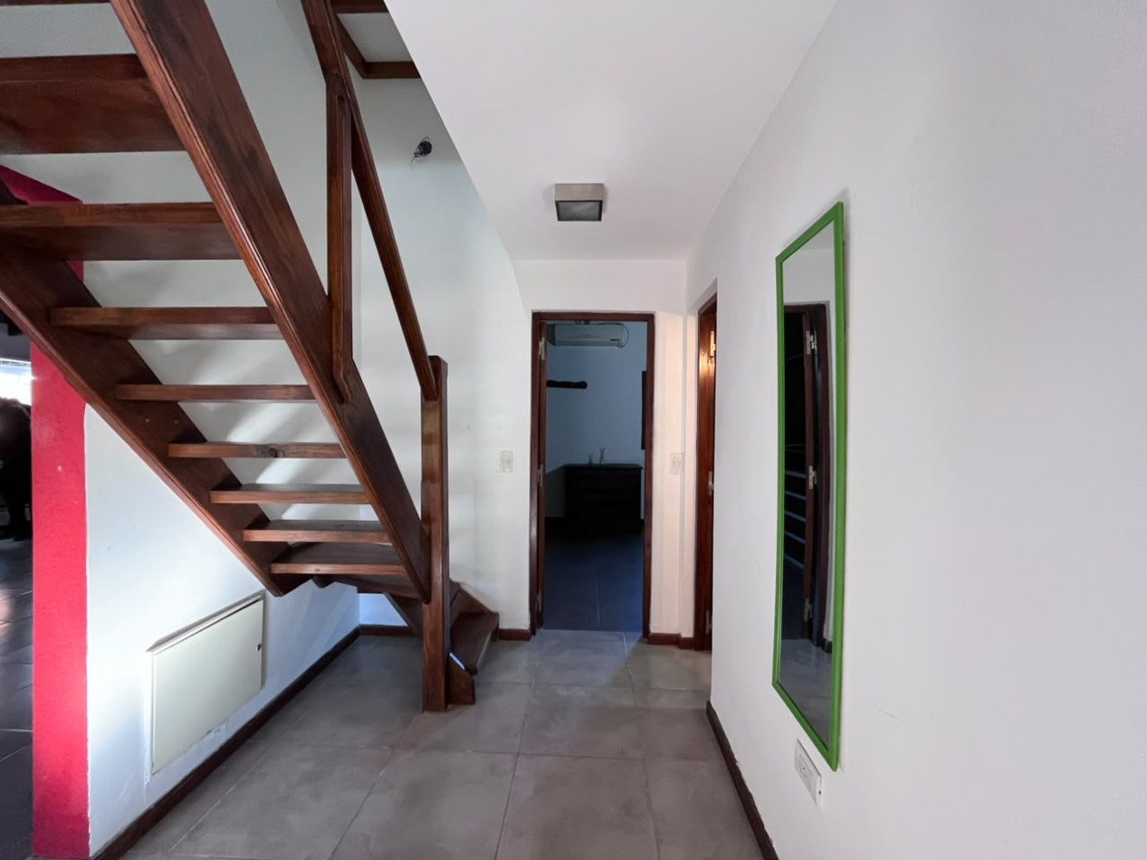 Venta de Casa 5 ambientes en Pinamar Zona B5 cerca del mar y centro comercial (cuenta c/Gas Natural )