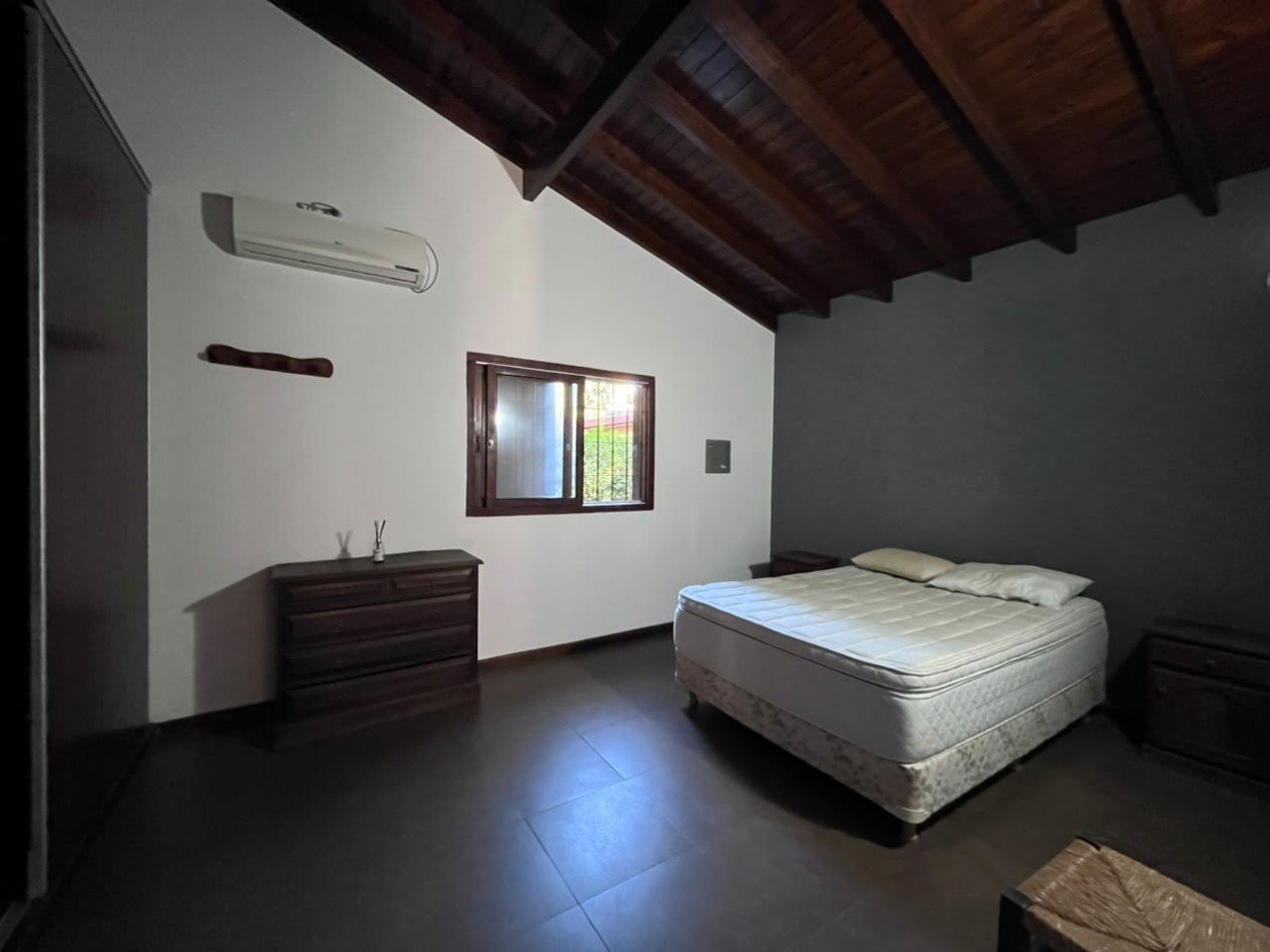 Venta de Casa 5 ambientes en Pinamar Zona B5 cerca del mar y centro comercial (cuenta c/Gas Natural )