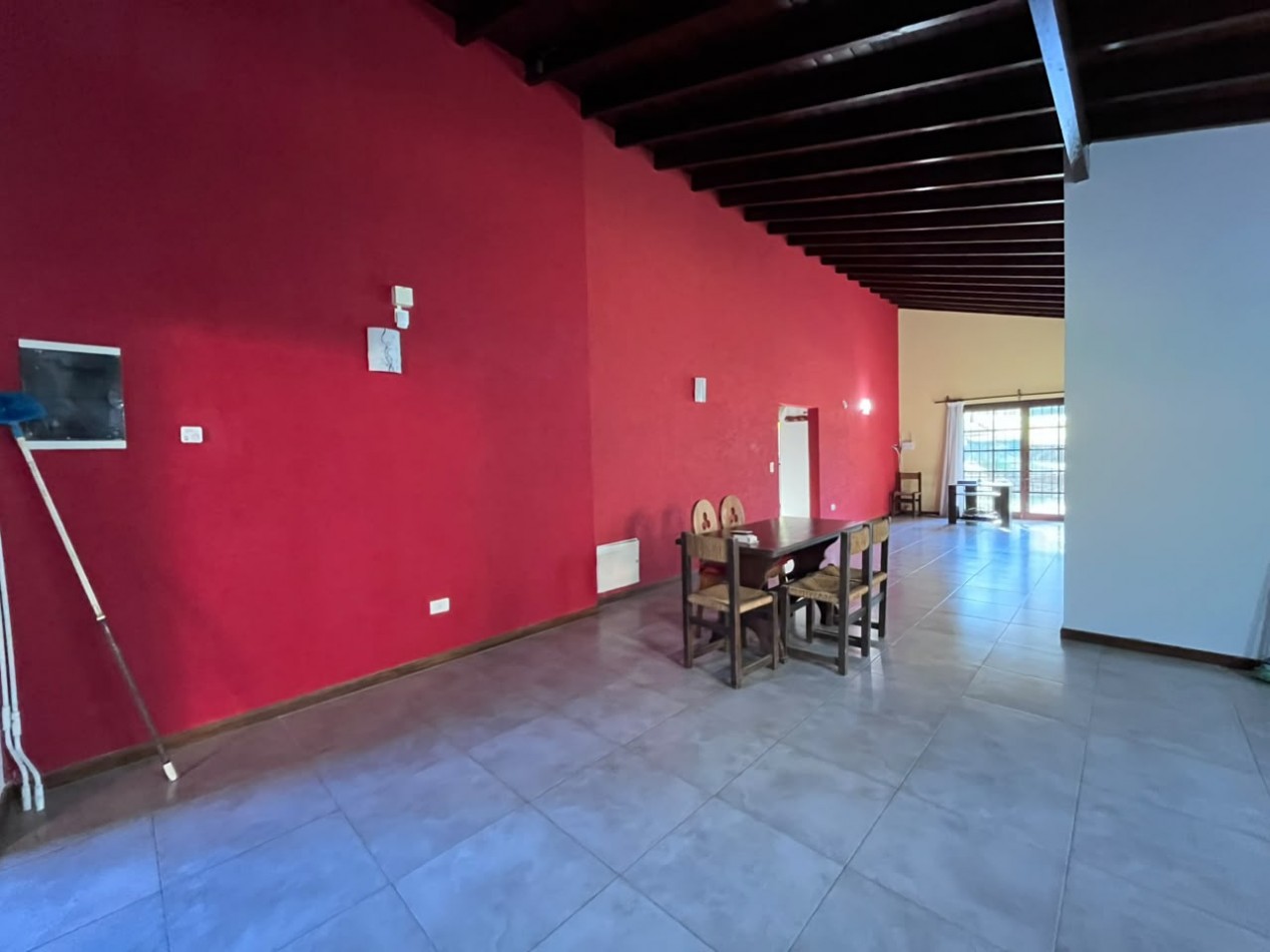 Venta de Casa 5 ambientes en Pinamar Zona B5 cerca del mar y centro comercial (cuenta c/Gas Natural )