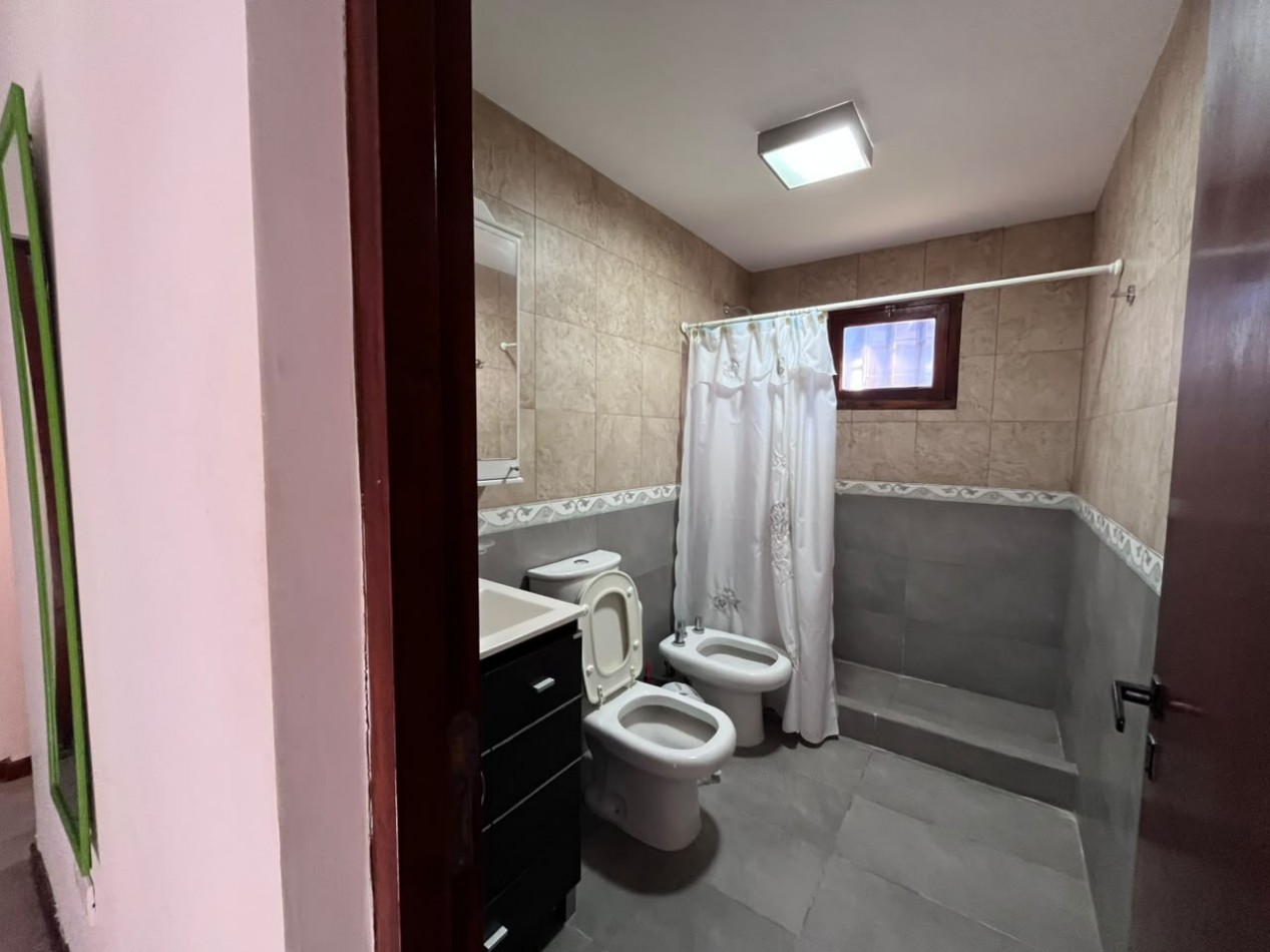 Venta de Casa 5 ambientes en Pinamar Zona B5 cerca del mar y centro comercial (cuenta c/Gas Natural )