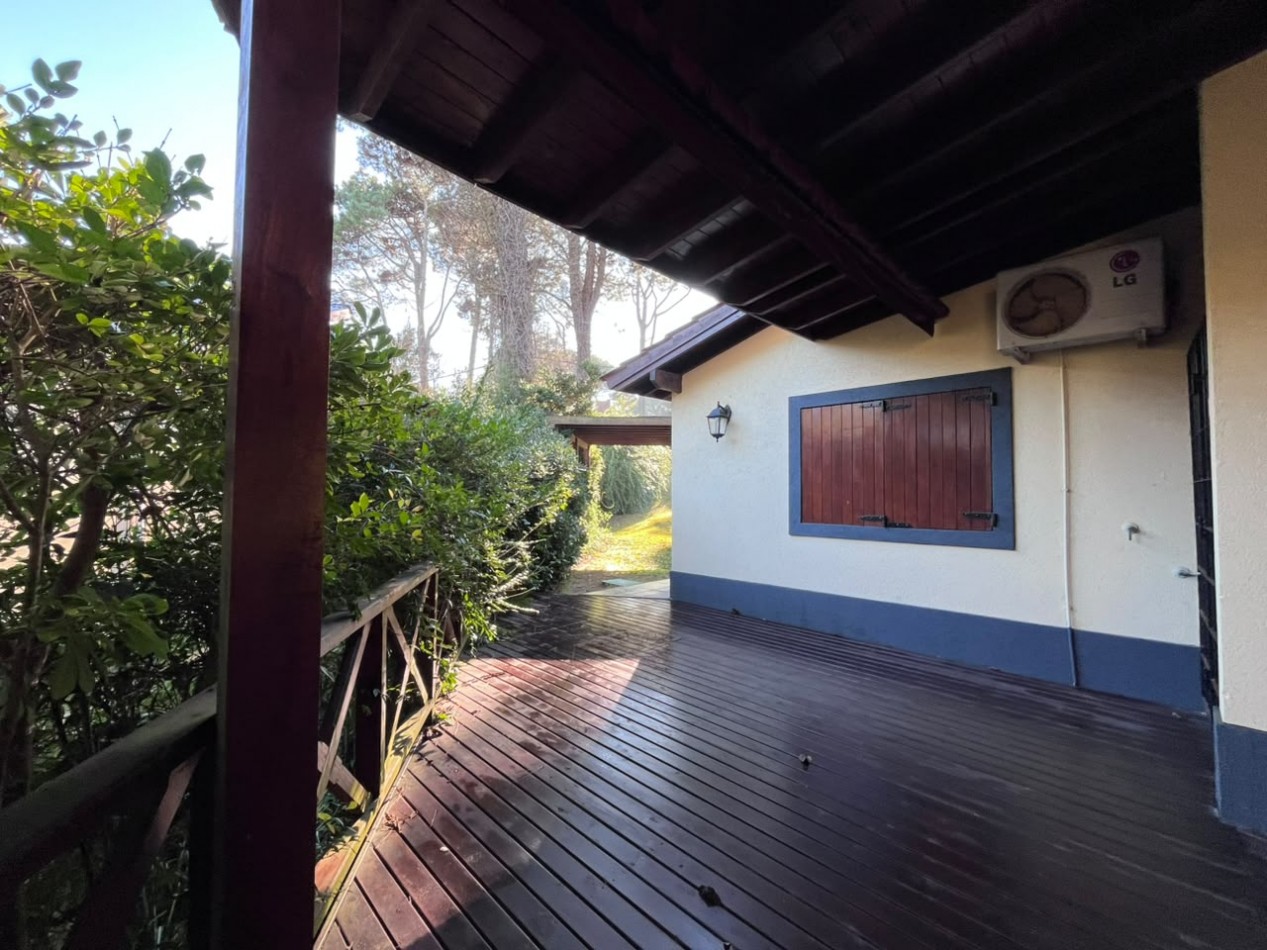 Venta de Casa 5 ambientes en Pinamar Zona B5 cerca del mar y centro comercial (cuenta c/Gas Natural )