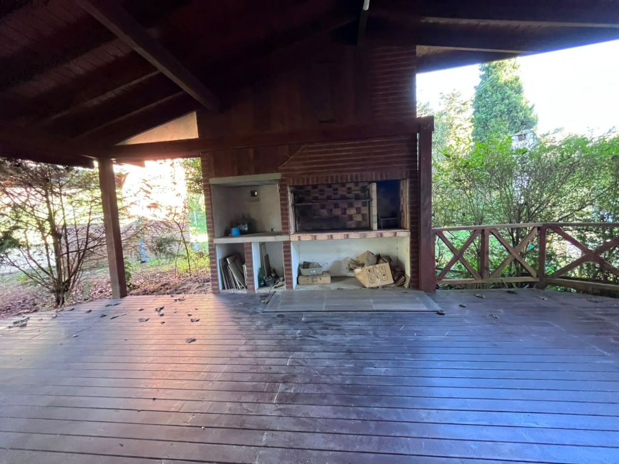 Venta de Casa 5 ambientes en Pinamar Zona B5 cerca del mar y centro comercial (cuenta c/Gas Natural )