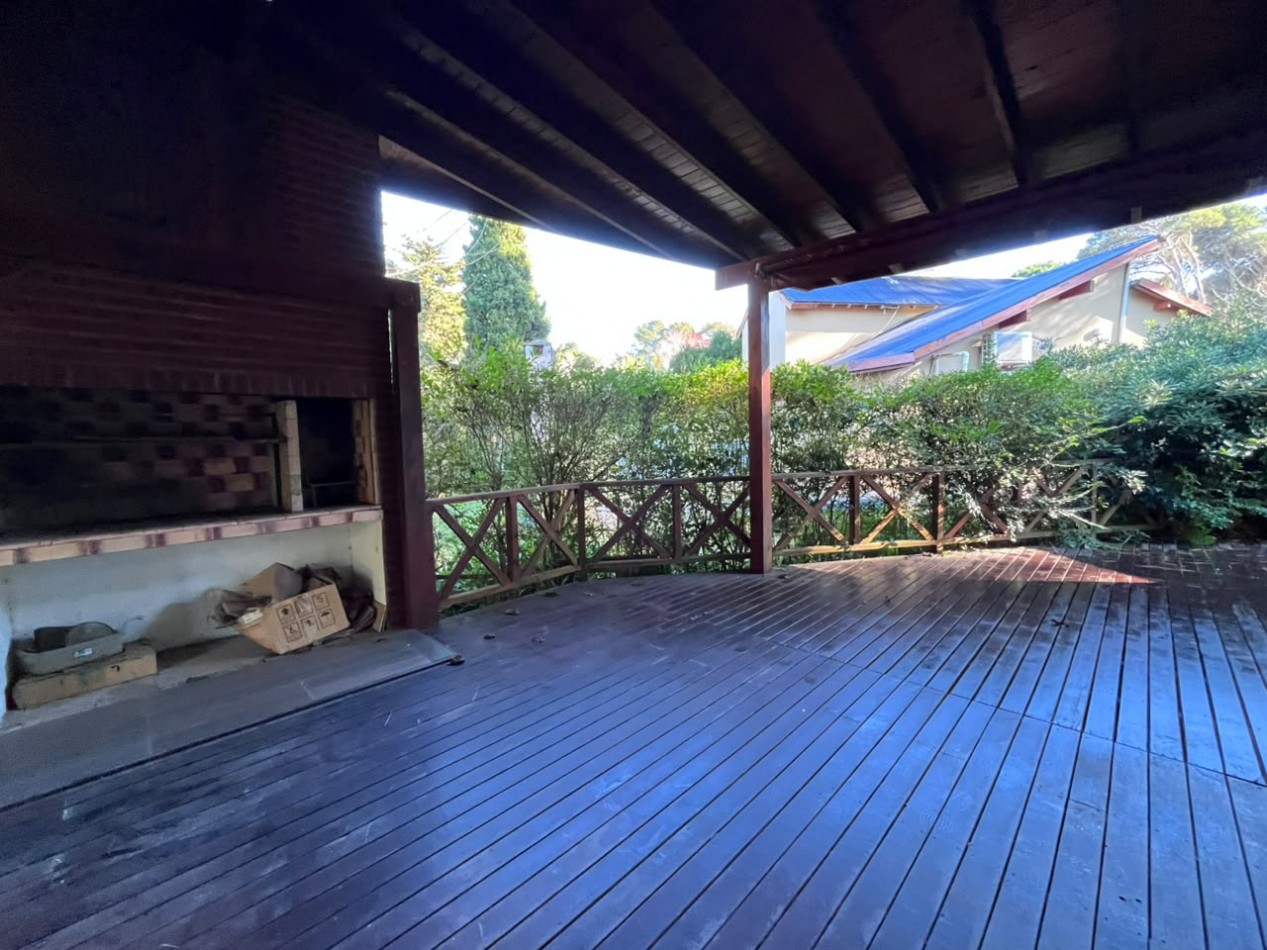 Venta de Casa 5 ambientes en Pinamar Zona B5 cerca del mar y centro comercial (cuenta c/Gas Natural )
