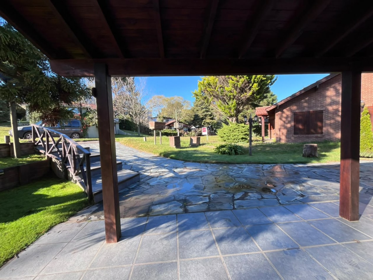 Venta de Casa 5 ambientes en Pinamar Zona B5 cerca del mar y centro comercial (cuenta c/Gas Natural )