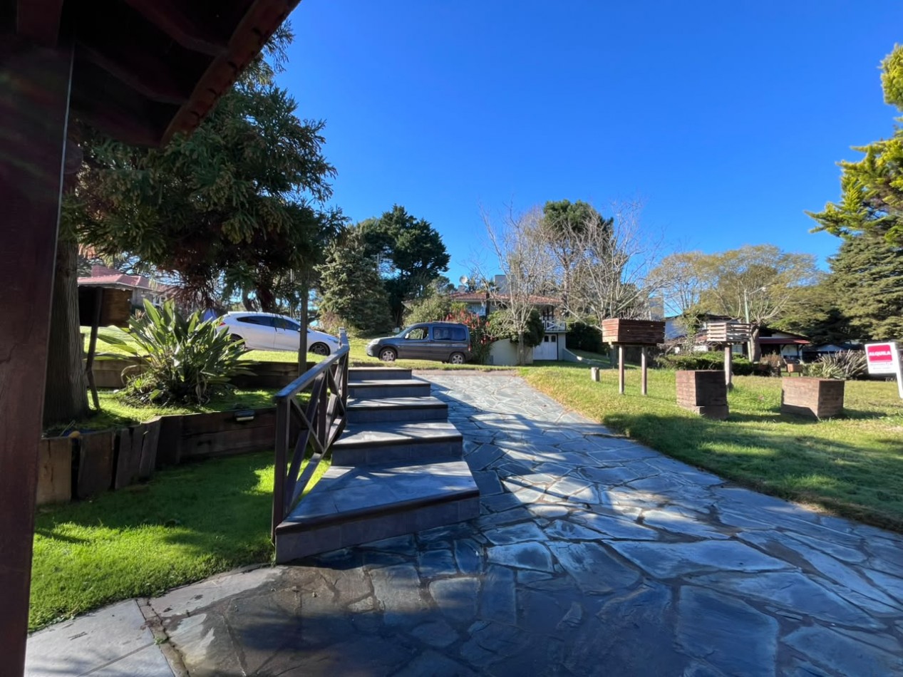 Venta de Casa 5 ambientes en Pinamar Zona B5 cerca del mar y centro comercial (cuenta c/Gas Natural )