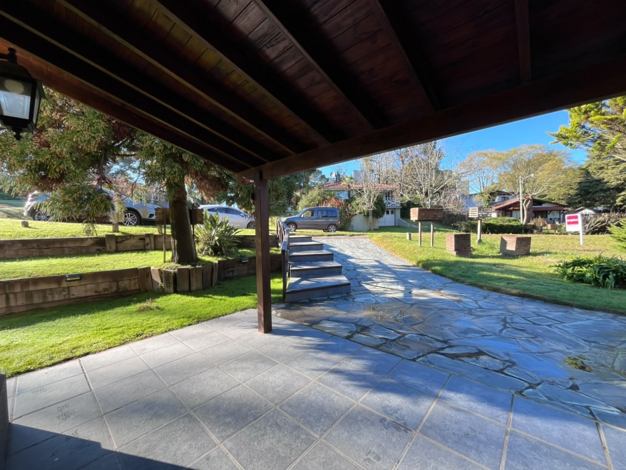 Venta de Casa 5 ambientes en Pinamar Zona B5 cerca del mar y centro comercial (cuenta c/Gas Natural )