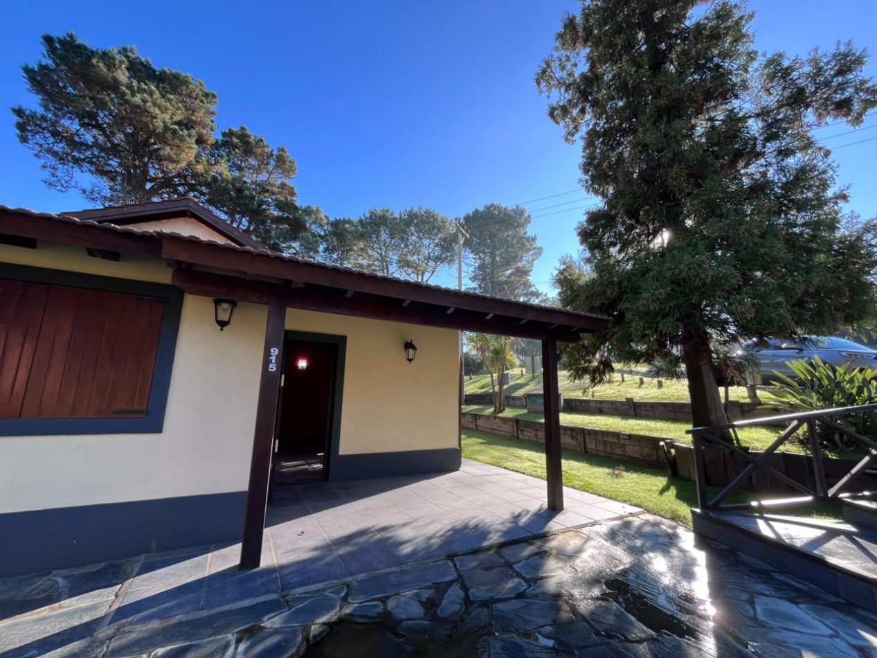 Venta de Casa 5 ambientes en Pinamar Zona B5 cerca del mar y centro comercial (cuenta c/Gas Natural )