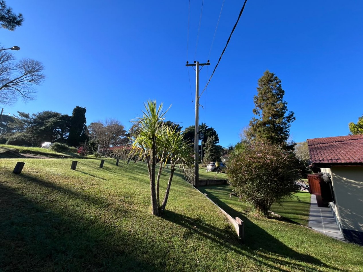 Venta de Casa 5 ambientes en Pinamar Zona B5 cerca del mar y centro comercial (cuenta c/Gas Natural )