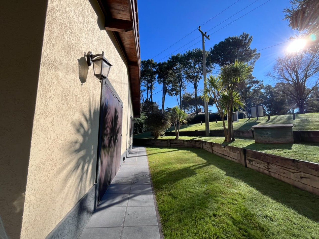 Venta de Casa 5 ambientes en Pinamar Zona B5 cerca del mar y centro comercial (cuenta c/Gas Natural )