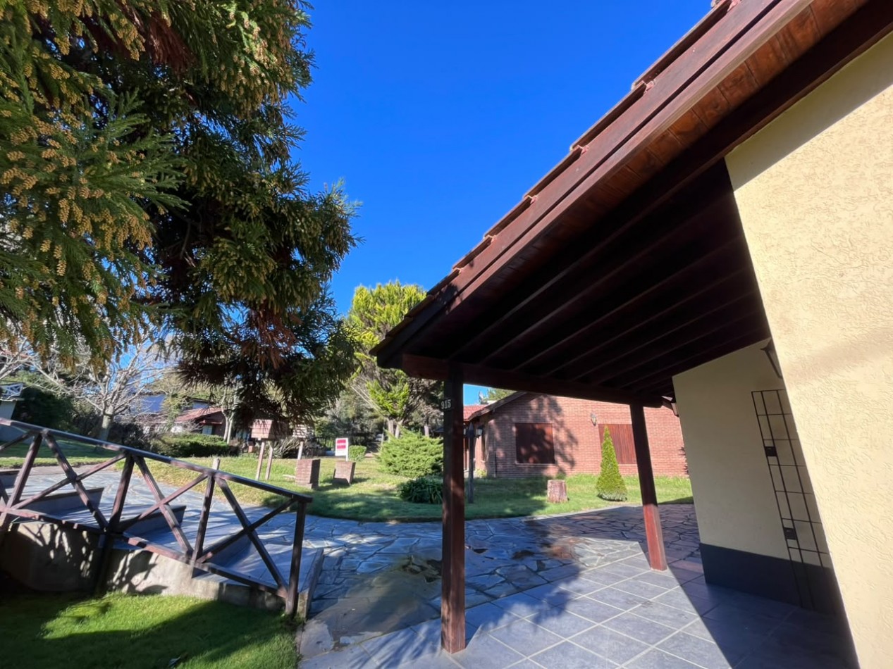Venta de Casa 5 ambientes en Pinamar Zona B5 cerca del mar y centro comercial (cuenta c/Gas Natural )