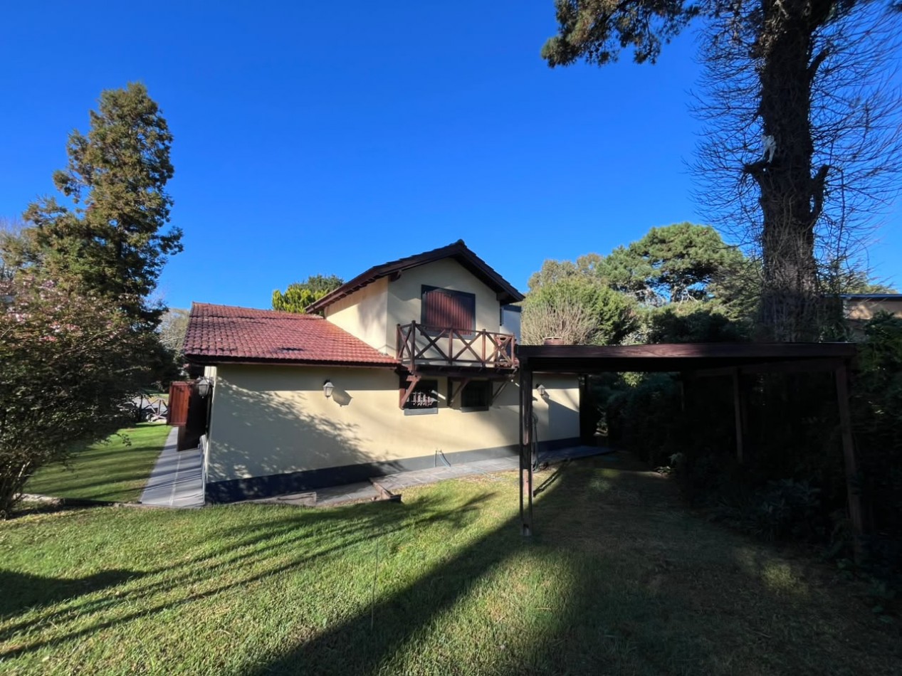 Venta de Casa 5 ambientes en Pinamar Zona B5 cerca del mar y centro comercial (cuenta c/Gas Natural )