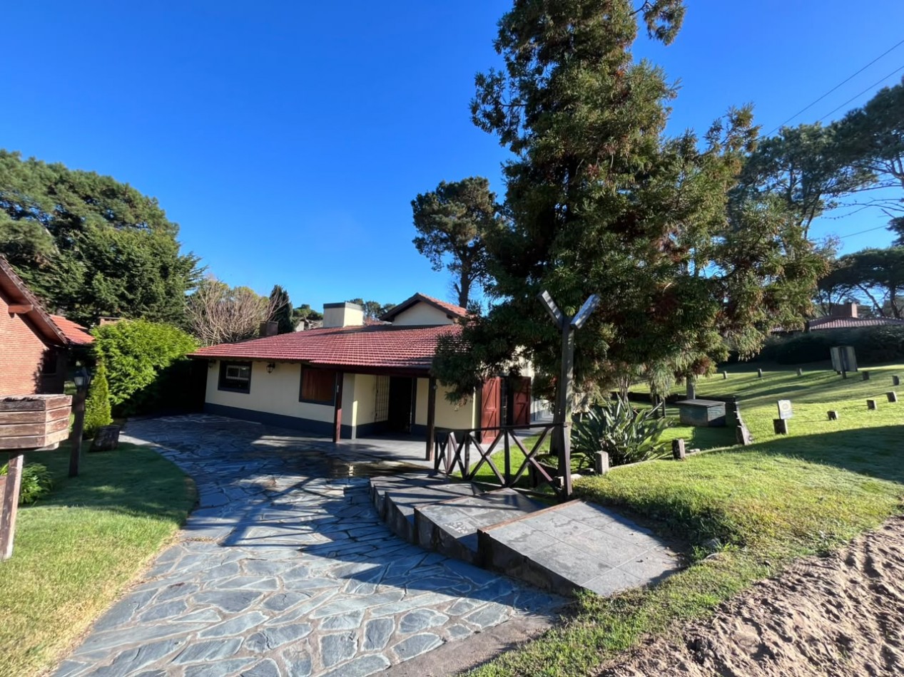 Venta de Casa 5 ambientes en Pinamar Zona B5 cerca del mar y centro comercial (cuenta c/Gas Natural )