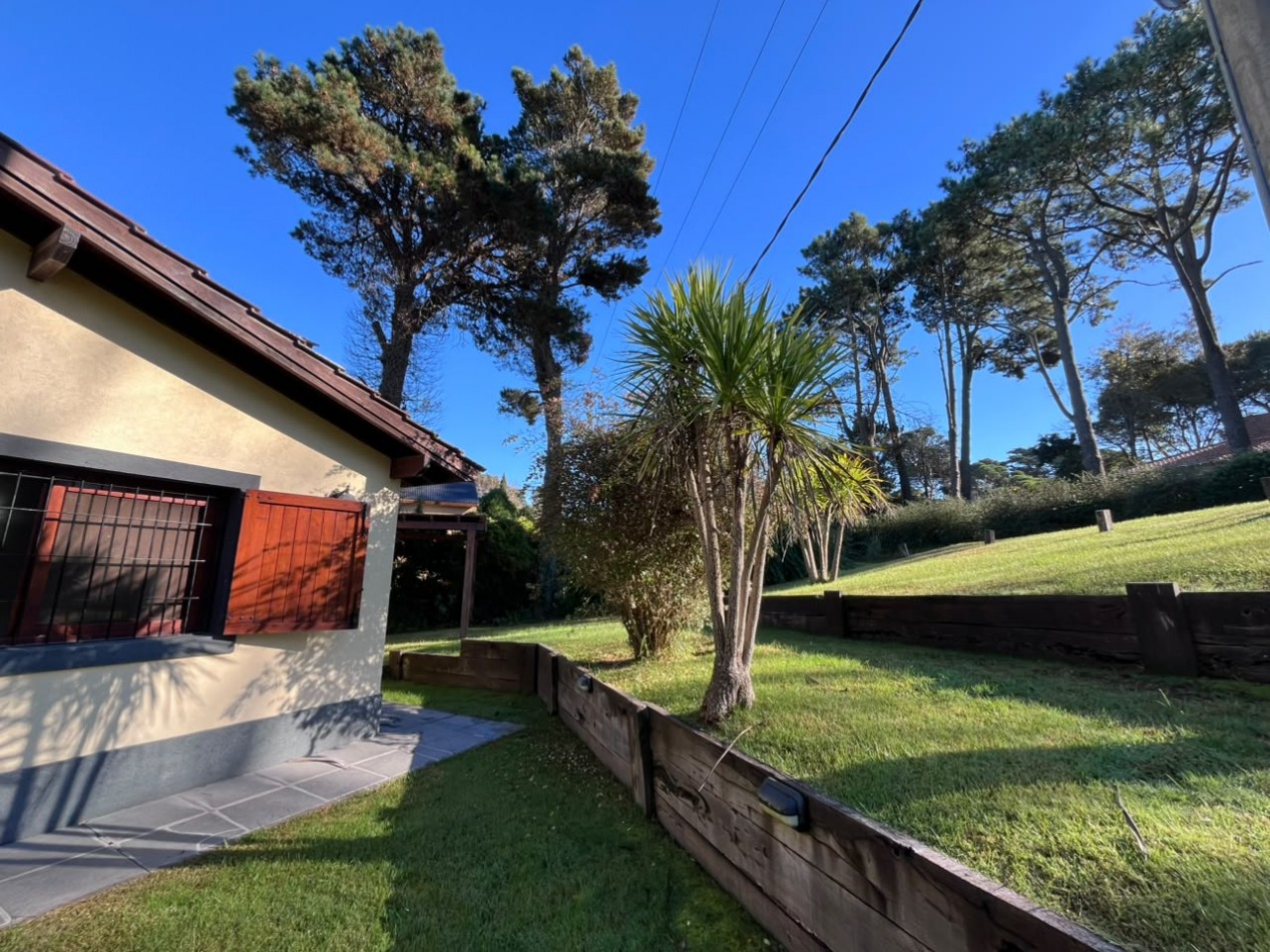 Venta de Casa 5 ambientes en Pinamar Zona B5 cerca del mar y centro comercial (cuenta c/Gas Natural )
