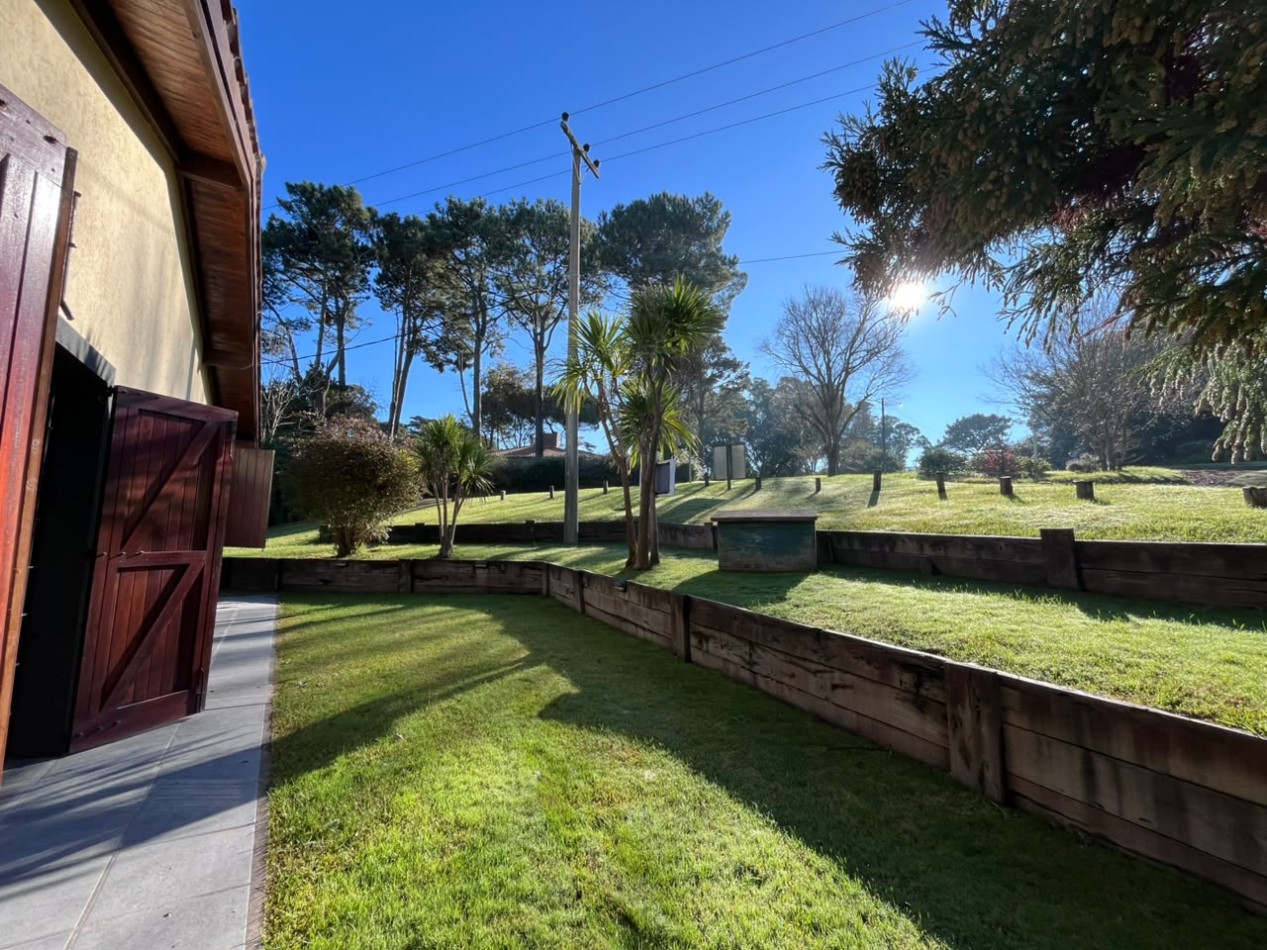 Venta de Casa 5 ambientes en Pinamar Zona B5 cerca del mar y centro comercial (cuenta c/Gas Natural )