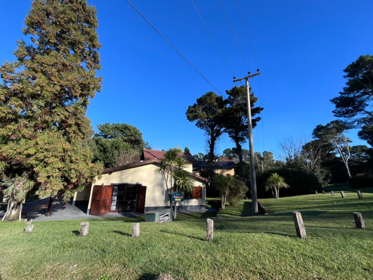 Venta de Casa 5 ambientes en Pinamar Zona B5 cerca del mar y centro comercial (cuenta c/Gas Natural )