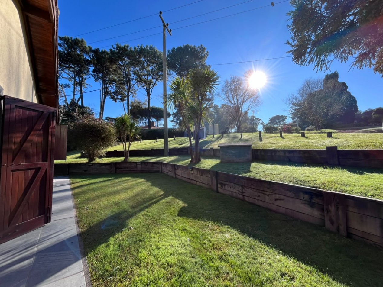 Venta de Casa 5 ambientes en Pinamar Zona B5 cerca del mar y centro comercial (cuenta c/Gas Natural )