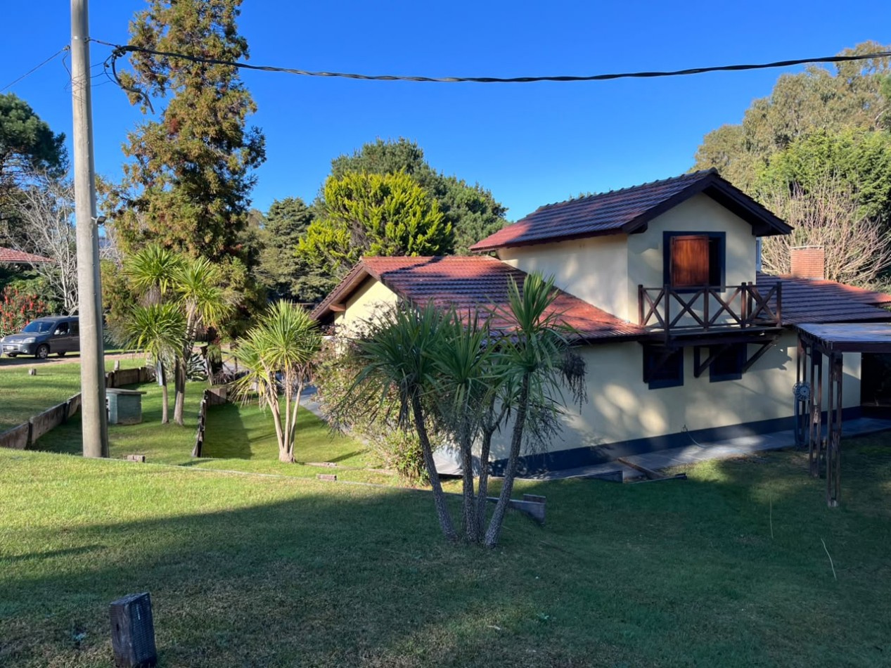 Venta de Casa 5 ambientes en Pinamar Zona B5 cerca del mar y centro comercial (cuenta c/Gas Natural )