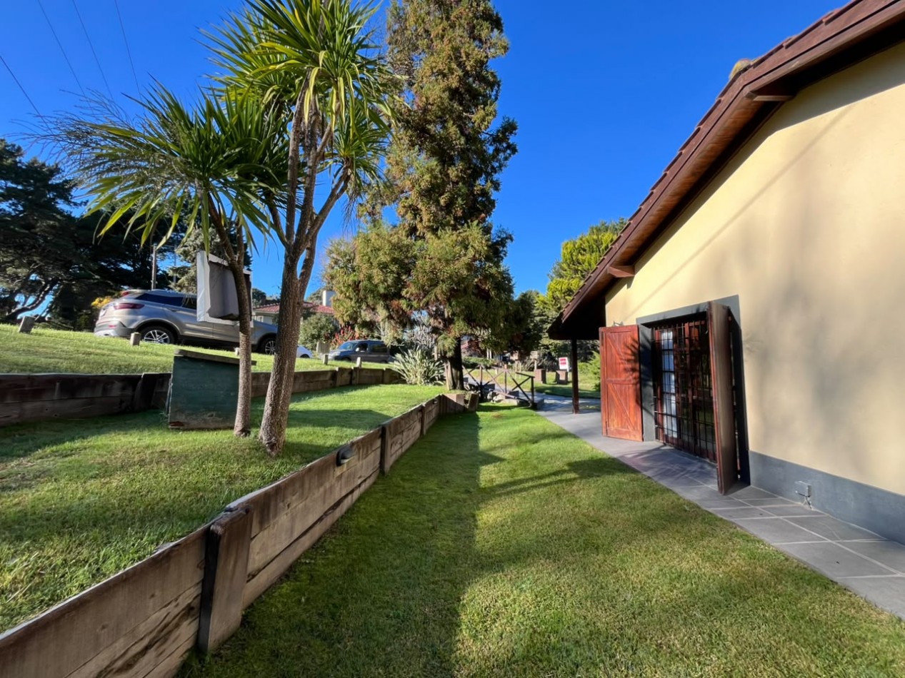 Venta de Casa 5 ambientes en Pinamar Zona B5 cerca del mar y centro comercial (cuenta c/Gas Natural )