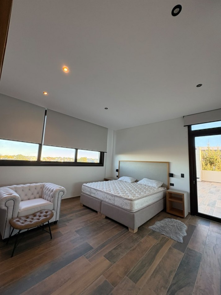Casa con vista al lago Costa Esmeralda.