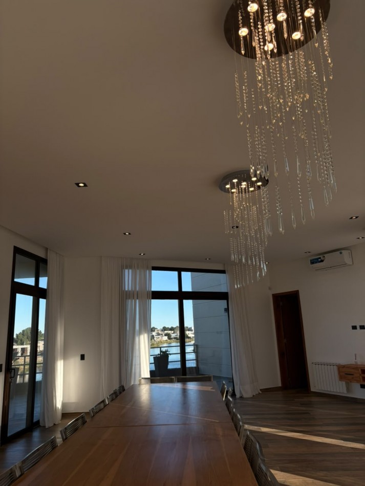 Casa con vista al lago Costa Esmeralda.