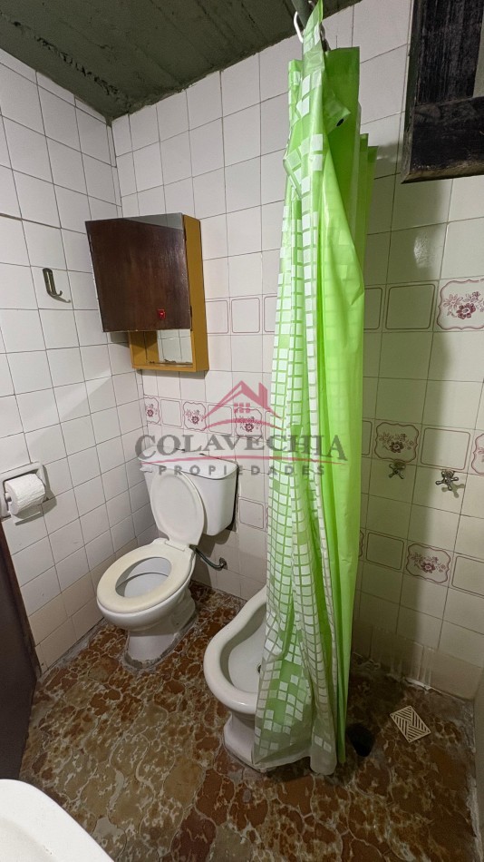 Venta Casa + Departamento.