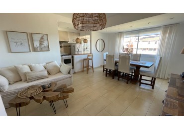 Hermoso departamento con VISTA AL MAR, 3 ambientes c/estacionamiento, Zona Muelle (GAS NATURAL)